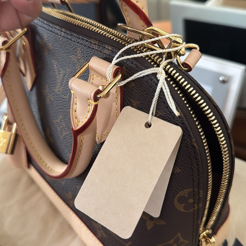 NEW! ALMA BB FROM THE BOUTIQUE! NEW MODEL WITH ADJUSTABLE STRAP! 2025 - Picture 8 of 17